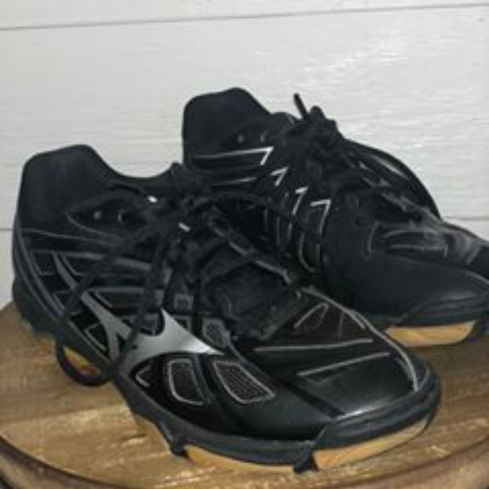 Mizuno Hurricane 3 Volleyball Shoes (size 9.5)